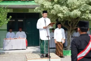 Yuhronur Efendi: Hari Santri Nasional Momen Penting Perkuat Persatuan dan Kesatuan Yuhronur Efendi (foto: dok beritajatim.com)
