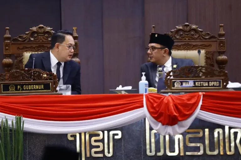 Pj. Gubernur Jatim Siap Tingkatkan PAD Lewat Optimalisasi Retribusi pada RAPBD 2025
