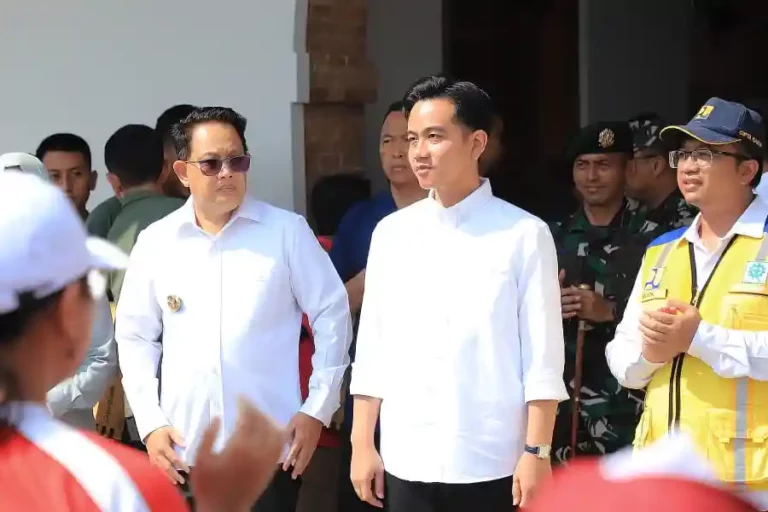 Wapres Gibran Bersama Pj Gubernur Jatim Kunjungi Benteng Van den Bosch Ngawi