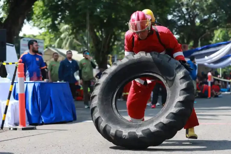 Acara tahunan 3rd Upstream Fire & Rescue Challenge (UFRC) Subholding Upstream 2024 yang digelar untuk melatih penanganan kejadian kebakaran dan penyelamatan korban dalam berbagai jenis insiden di seluruh wilayah operasi PHE Subholding Upstream.