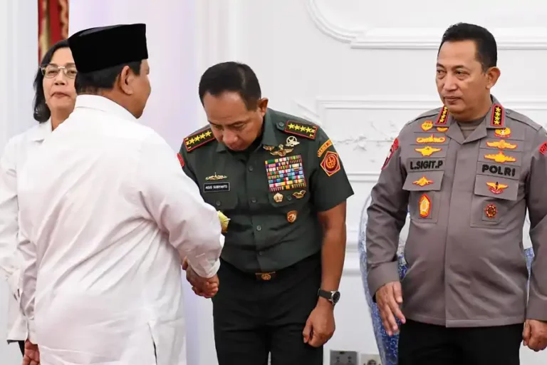 Panglima TNI Hadiri Penandatanganan PP Penghapusan Piutang Macet UMKM di Istana Negara