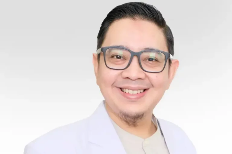 Pentingnya Vaksinasi MMR untuk Cegah Penyakit Menular Sebelum Menikah atau Bepergian dr. Dirga Sakti Rambe, M.Sc, Sp.PD, vaksinolog dan dokter spesialis penyakit dalam