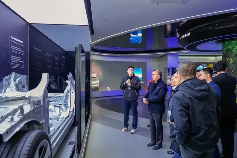 Geely Holding Group Perkuat Komitmen Investasi Kendaraan Listrik di Indonesia Geely Holding Group
