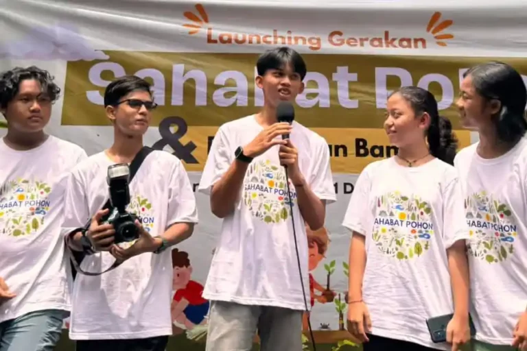 Gen Z Inisiasi Gerakan Sahabat Pohon untuk Selamatkan Lingkungan Sahabat Pohon, inisiasi Gen Z dalam gerakan peduli lingkungan