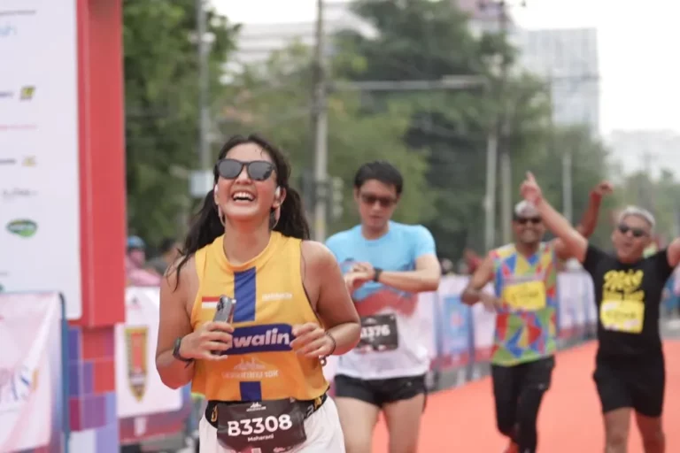 Semarang 10K 2024: Etawalin Dukung Pelari dengan Nutrisi dan Pemulihan Optimal Salah satu Etawalin Runner di Semarang 10K
