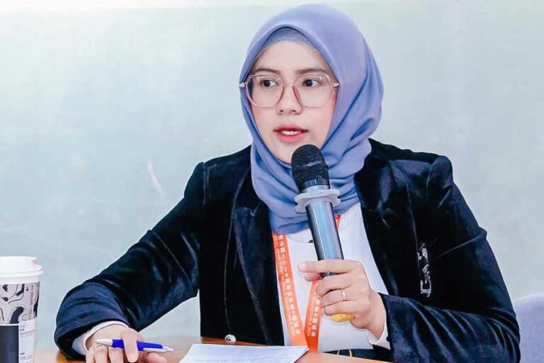 Dosen ITS Raih Penghargaan Internasional, Dorong Peran Perempuan dalam Sains Sri Fatmawati, SSi MSc PhD, dosen Departemen Kimia, Fakultas Sains dan Analitika Data (FSAD) Institut Teknologi Sepuluh Nopember (ITS)