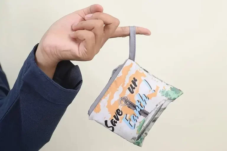 Pontianak Berlakukan Larangan Kantong Plastik, Menuju Kota Ramah Lingkungan Kampanye larangan penggunaan kantong plastik di toko-toko modern dan tempat usaha lainnya di Pontianak
