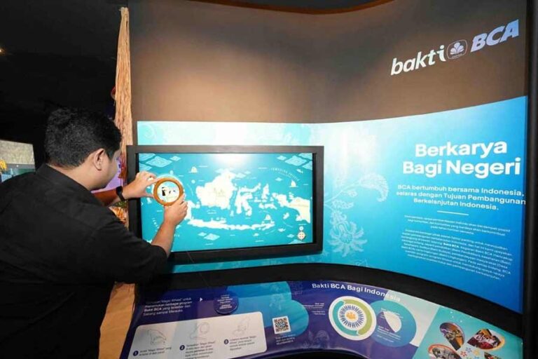 BCA Hadirkan Beragam Inisiatif untuk Dukung Pembangunan Berkelanjutan Zona Bakti BCA di Galeri Bakti jadi tempat memperkenalkan rekam jejak perseroan, yang tidak hanya di industri perbankan tetapi juga melalui berbagai inisiatif dan kontribusi di bidang pendidikan, kesehatan, dan lainnya
