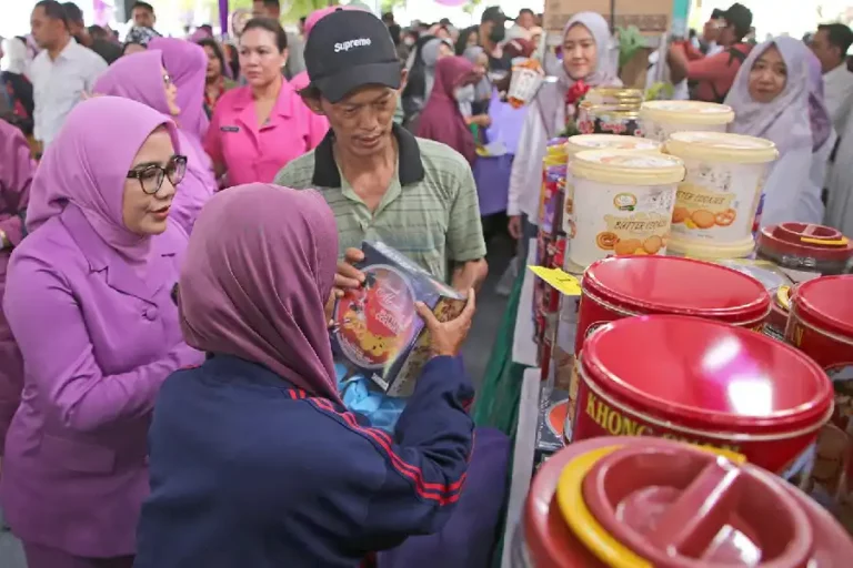Garage Day 2025: Pemkot Surabaya dan GOW Berikan Bantuan Ramadan untuk 4.552 Keluarga Miskin Garage Day 2025: Pemkot dan GOW Surabaya Berikan Bantuan Ramadan untuk Keluarga Miskin
