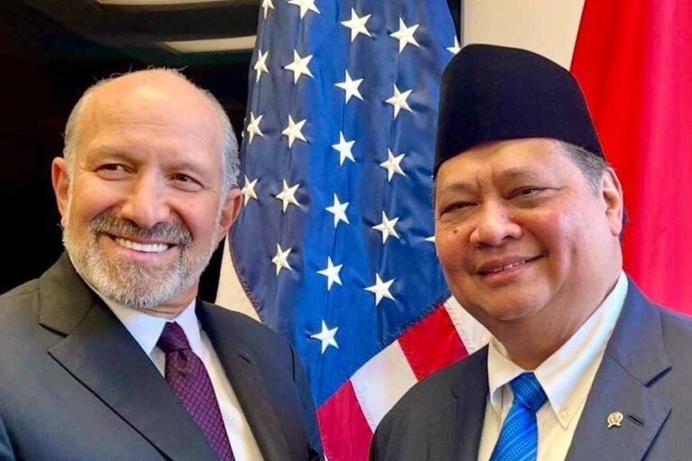 Indonesia Ajukan Proposal Negosiasi Tarif ke AS, Airlangga Tegaskan Komitmen Perdagangan Adil Airlangga sampaikan proposal tarif ke AS, tegaskan komitmen perdagangan adil dan ajukan peningkatan impor energi dan pertanian dari Amerika Serikat.
