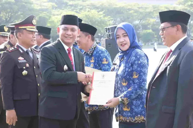 Kabupaten Bekasi Cetak Sejarah, Serahkan 130 Badan Hukum Koperasi Merah Putih Secara Serentak Kabupaten Bekasi jadi daerah pertama di Indonesia bentuk koperasi desa dan kelurahan 100 persen melalui Musdesus. Sebanyak 130 koperasi resmi diluncurkan.