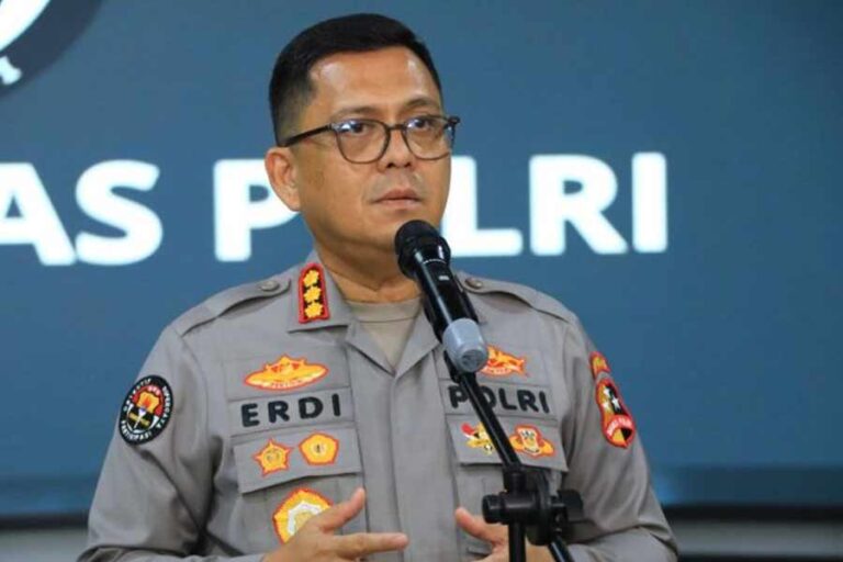 Bareskrim Polri Bongkar Grup Facebook Fantasi Sedarah dan Suka Duka, 6 Pelaku Penyebar Konten Pornografi Ditangkap Kabag Penum Divhumas Polri, Kombes Pol. Erdi A. Chaniago