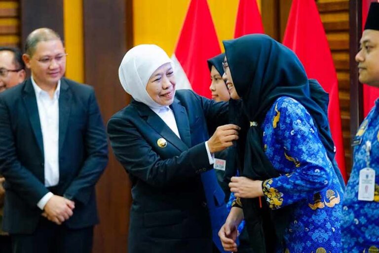 Gubernur Khofifah Luncurkan SPMB Berbasis AI untuk SMAN/SMKN, Pastikan Transparansi dan Keadilan Gubernur Jawa Timur, Khofifah Indar Parawansa