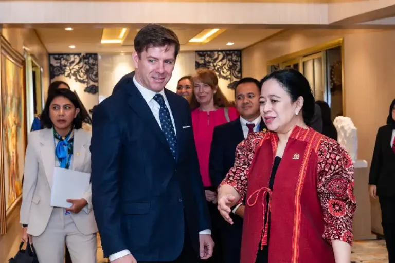 Puan Tegaskan Dukungan Palestina hingga Perdamaian Pakistan-India di Forum PUIC ke-19 Puan Maharani tekankan dukungan untuk Palestina dan perdamaian global saat gelar pertemuan bilateral di sela Konferensi PUIC ke-19 di Jakarta.