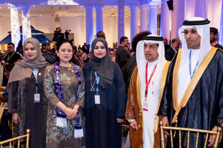 Puan Maharani Ajak Parlemen Negara OKI Kolaborasi Bangun Masa Depan Dunia yang Lebih Baik Ketua DPR RI Puan Maharani ajak delegasi PUIC ke-19 kolaborasi wujudkan masa depan dunia lebih baik dalam jamuan budaya di Museum Nasional.