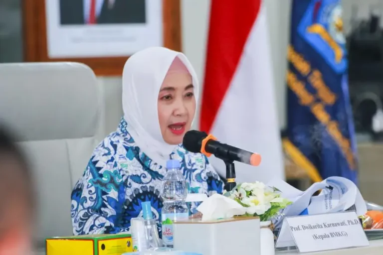 Kepala BMKG Tegaskan Komitmen STMKG Cetak SDM Unggul Berdaya Saing Global di Hadapan DPR RI Kepala BMKG, Dwikorita Karnawati