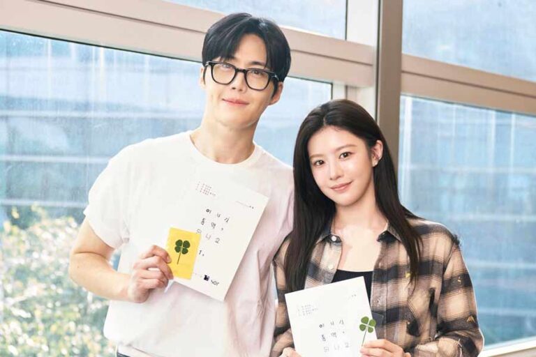 Kim Seon Ho dan Go Youn Jung Bintangi Drama Korea Terbaru Netflix, Can This Love Be Translated? Go Youn-jung dan Kim Seon-ho dalam Can This Love Be Translated? (2025) (foto: Dok Netflix)
