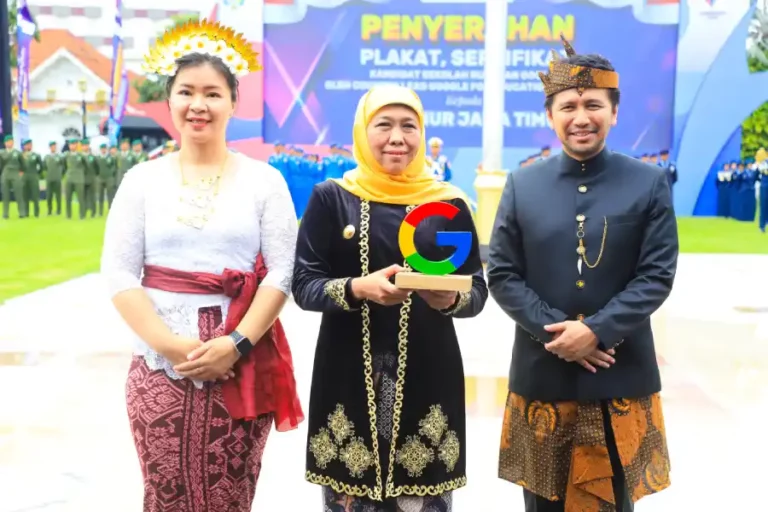 Jawa Timur Dinobatkan Google sebagai Pelopor Transformasi Digital Pendidikan Google nobatkan Jawa Timur sebagai pelopor transformasi digital pendidikan. SMKN 12 Surabaya jadi sekolah rujukan pertama di Indonesia.