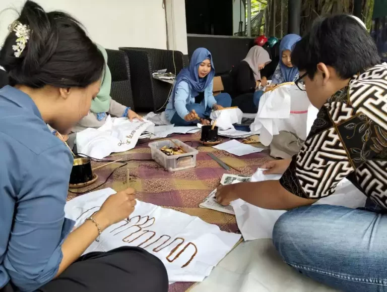 Kelas membatik bertema parikan meriahkan Hari Jadi ke-732 Kota Surabaya