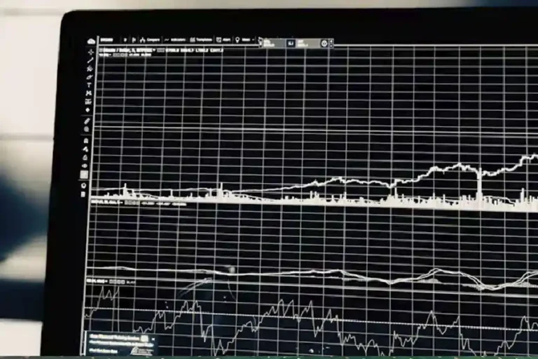 Sektor Finansial Dongkrak IHSG 2,44 Persen, Saham Himbara Termasuk BBRI Pimpin Penguatan Ilustrasi saham (foto: Chris Liverani, unsplash)