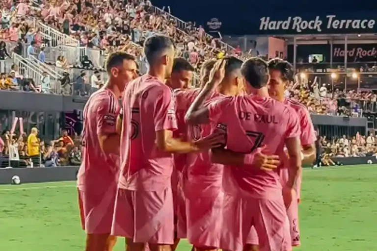 Luis Suárez Bawa Inter Miami Unggul 1-0 atas Tigres di Babak Pertama Perempat Final Leagues Cup Inter Miami rayakan gol pertama. Luis Suárez sukses lakukan penalti dengan kaki kanan (sumber foto: facebook @InterMiamiCF)