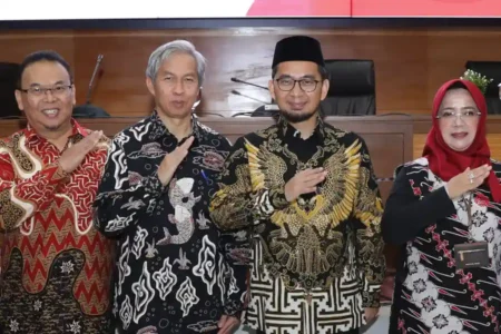 Ustadz Adi Hidayat Resmi Bergabung sebagai Dosen Tetap di Pascasarjana UPI Ustadz Adi Hidayat resmi bergabung sebagai dosen tetap di Prodi Linguistik Pascasarjana UPI, perkuat kualitas SDM dan visi kampus unggul global.