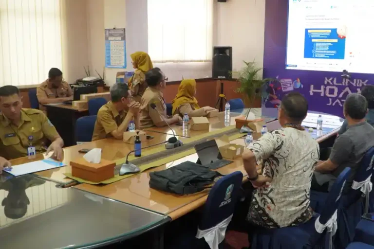 Diskominfo Jatim dan PENS Matangkan Rencana Kerja Sama Transformasi Digital Diskominfo Jatim dan PENS bahas rencana kerja sama lewat PKS, fokus pada keamanan siber, data science, inovasi teknologi, dan penguatan transformasi digital.