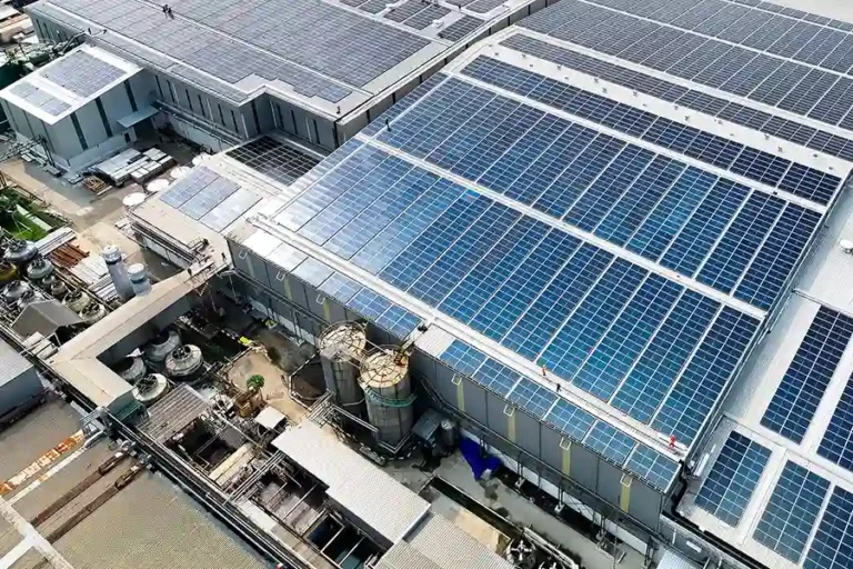 WINGS Group Pasang PLTS Atap 36 MWp di Delapan Pabrik, Dukung Transisi Energi Bersih WINGS Group pasang PLTS Atap 36 MWp di delapan pabrik untuk dukung energi bersih, kurangi emisi 50 ribu ton CO2 per tahun, dan capai target Net Zero 2060.