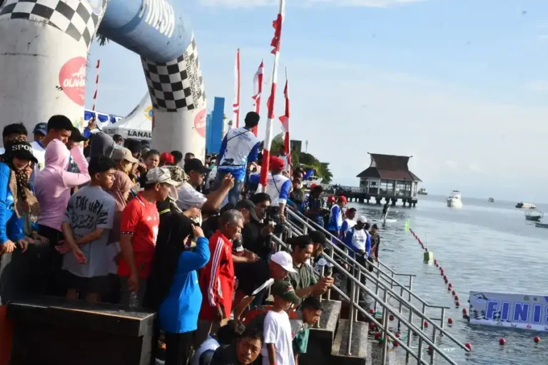 Lomba Open Water Swimming di Ternate jadi ajang memperkuat sinergi TNI, Pemda, dan masyarakat dalam semangat nasionalisme dan cinta laut.
