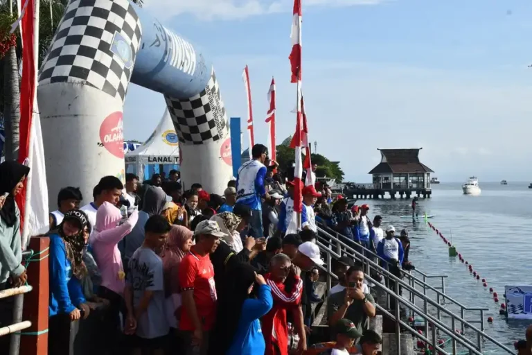 Lomba Open Water Swimming di Ternate jadi ajang memperkuat sinergi TNI, Pemda, dan masyarakat dalam semangat nasionalisme dan cinta laut.