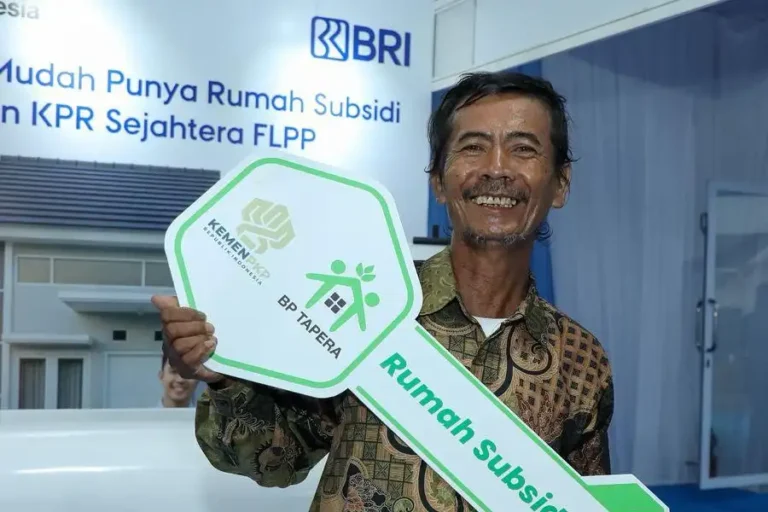 BRI Salurkan KPR Subsidi Rp14,65 Triliun, Dukung Program Hunian Layak bagi Masyarakat Berpenghasilan Rendah BRI menyalurkan KPR Subsidi senilai Rp14,65 triliun untuk 107 ribu penerima manfaat, dukung program hunian layak bagi Masyarakat Berpenghasilan Rendah (MBR).
