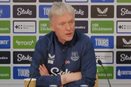 Jelang Everton vs Fulham: Moyes Tegaskan Ndiaye Tak Dijual, Marco Silva Hadapi Satu Cedera David Moyes