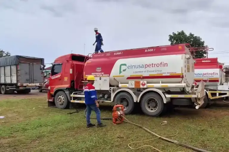 Pertamina Pastikan Distribusi BBM ke Bener Meriah Tetap Lancar Pascabencana Pertamina memastikan distribusi BBM ke wilayah terdampak bencana di Bener Meriah tetap berjalan aman melalui jalur darat dengan pengawalan aparat.