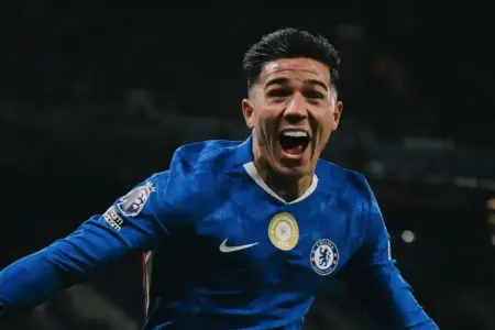 Chelsea Tahan Imbang Manchester City di Etihad, Awal Positif Era Interim Pasca Maresca Enzo Fernandez usai cetak gol di menit-menit akhir laga. Chelsea meraih satu poin Liga Premier di kandang Manchester City (sumber foto: facebook @ChelseaFC)