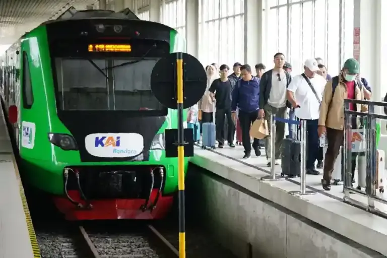 Penumpang KA Bandara Yogyakarta Tembus 2,8 Juta Sepanjang 2025, Tumbuh Hampir 5 Persen PT Railink mencatat 2,8 juta penumpang Kereta Api Bandara Yogyakarta sepanjang 2025, tumbuh 4,9 persen dan memperkuat konektivitas ke YIA.