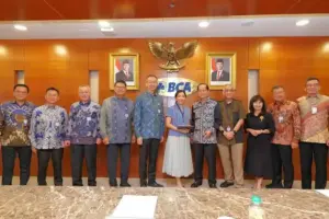 Kredit BCA Tembus Rp993 Triliun di 2025, Dorong Pembiayaan Berkelanjutan dan Digitalisasi Layanan BCA mencatat pertumbuhan kredit 7,7% YoY menjadi Rp993 triliun pada 2025, didorong pembiayaan berkelanjutan, digitalisasi, dan kinerja solid.