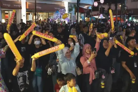 Extrajoss Ultimate Mantap Melangkah ke 2026, Perkuat Dukungan Energi Seimbang bagi Anak Muda Ribuan anak muda Kota Bandung meramaikan Kawasan Jalan Braga untuk menyaksikan Extrajoss Ultimate Takeover Bandung (Dok. Extrajoss Ultimate)