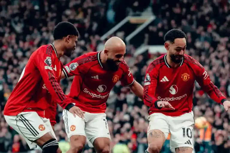 Manchester United Menang Dramatis 3-2 atas Fulham di Premier League Manchester United meraih kemenangan dramatis 3-2 atas Fulham lewat gol telat Benjamin Sesko pada laga Premier League di Old Trafford.
