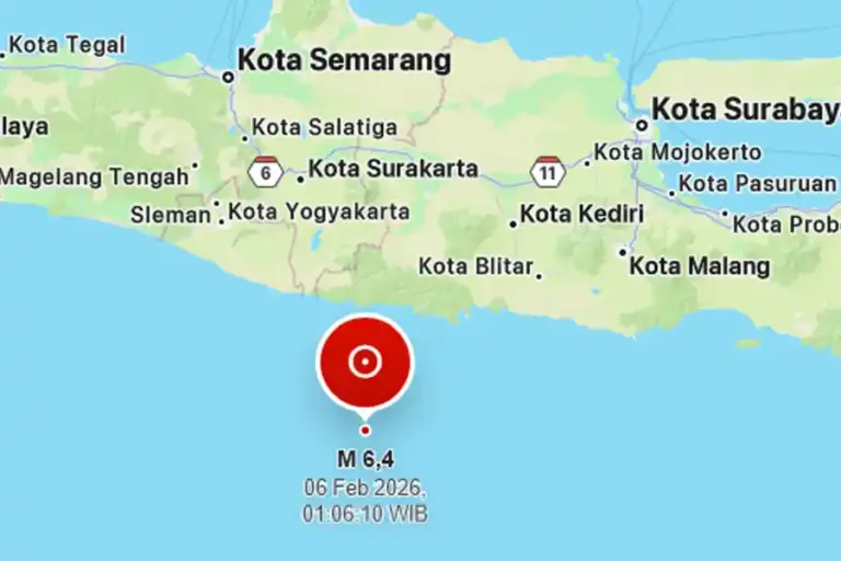 Gempa Magnitudo 6,4 Guncang Tenggara Pacitan, BMKG Pastikan Tidak Berpotensi Tsunami Gempa magnitudo 6,4 mengguncang tenggara Pacitan, Jawa Timur, Jumat dini hari. BMKG memastikan gempa tidak berpotensi tsunami.