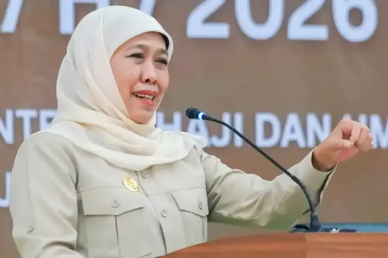 Buka Diklat PPIH Embarkasi Surabaya, Gubernur Khofifah Tekankan Empati Pelayanan Haji Gubernur Khofifah membuka Diklat PPIH Embarkasi Surabaya 2026 dan menekankan kecakapan teknis, regulasi, serta empati dalam melayani jemaah haji.