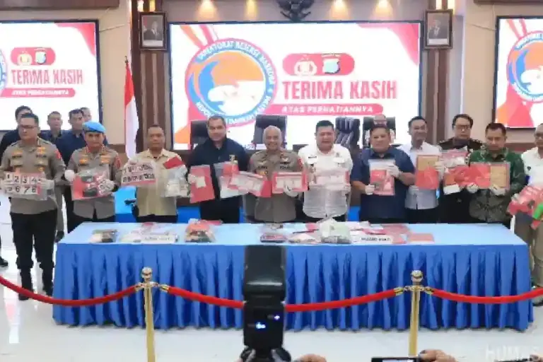 Awal 2026 Polda Kaltim Ungkap 163 Kasus Narkoba dan Amankan 202 Tersangka Polda Kaltim ungkap 163 kasus narkoba awal 2026, 202 tersangka diamankan. Polisi klaim selamatkan 43.761 jiwa dari bahaya narkotika.