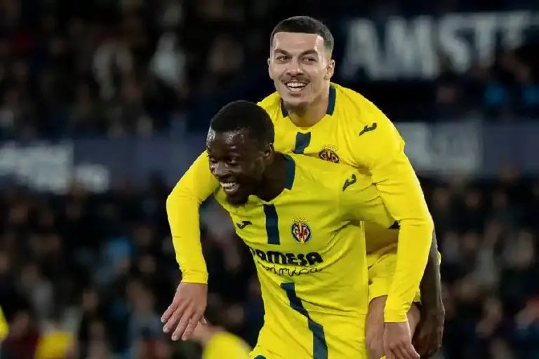 Gol Mikautadze Bawa Villarreal Tumbangkan Levante 1-0 di Derbi Valencia Villarreal menang 1-0 atas Levante di La Liga lewat gol Georges Mikautadze. Simak jalannya laga dan statistik lengkapnya.