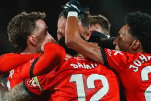 Mallorca Bungkam Sevilla 4-1, Efektivitas Tinggi Tuan Rumah Menjadi Pembeda Mallorca menundukkan Sevilla 4-1 di La Liga. Meski kalah penguasaan bola, Los Bermellones tampil efektif dan mengamankan tiga poin penting.