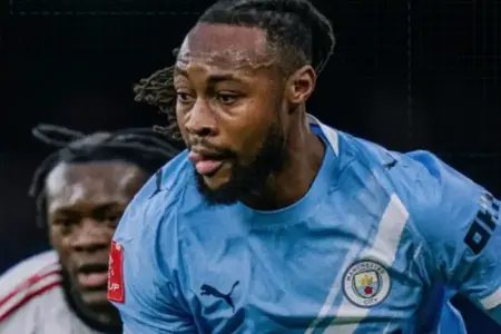 Manchester City Lolos ke Putaran Kelima Piala FA Usai Tekuk Salford 2-0 Manchester City kalahkan Salford City 2-0 di putaran keempat Piala FA 2025/2026. Gol bunuh diri dan Marc Guéhi bawa City melaju.