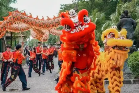 Kecak dan Barongsai Pukau Wisatawan di The Nusa Dua, Perayaan Imlek dan Valentine Kian Semarak ITDC gelar Kecak & Barongsai Dance Show di The Nusa Dua Bali, rangkaian perayaan Imlek dan Valentine yang memikat wisatawan.