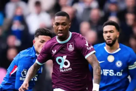 Chelsea vs Burnley: Laga Keras, The Blues Kehilangan Kemenangan di Menit Akhir! Chelsea ditahan Burnley 1-1 di Premier League 2025/2026. Gol João Pedro dibalas Zian Flemming jelang akhir laga (sumber foto: facebook @burnleyofficial)