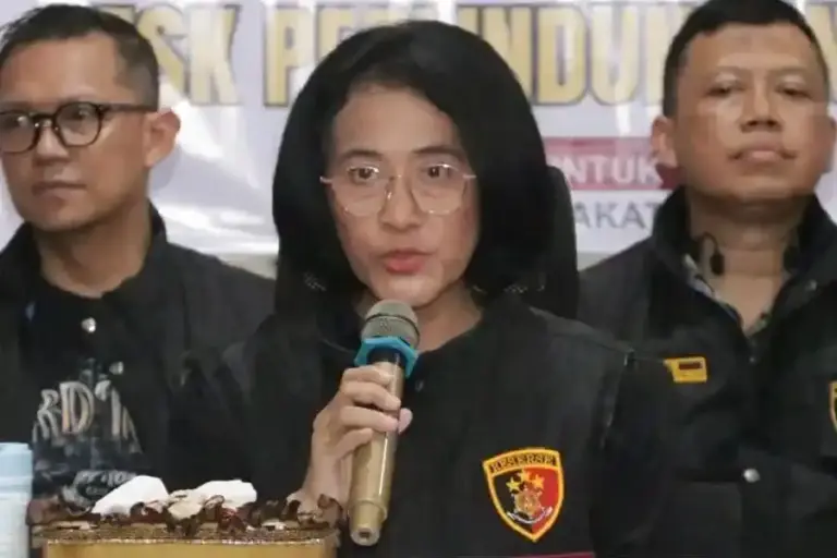 Bareskrim Polri Tahan Tersangka Dugaan Pemalsuan Status Perkawinan di KTP, Terancam 7 Tahun Penjara Direktur Tindak Pidana PPA-PPO Bareskrim Polri Brigjen Pol Nurul Azizah