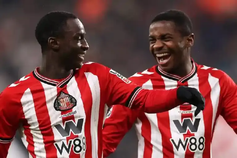Sunderland Hajar Burnley 3-0 di Stadium of Light, The Black Cats Merangsek ke Papan Tengah Sunderland menang telak 3-0 atas Burnley di Premier League. Gol bunuh diri Tuanzebe, Diarra, dan Talbi bawa The Black Cats naik ke peringkat delapan.