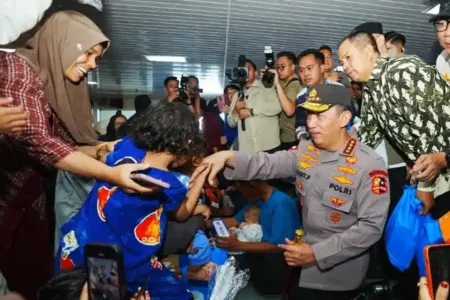 Kapolri Tinjau Arus Balik di Bakauheni, Pastikan Pemudik Aman di Tengah Lonjakan 20 Persen Kapolri Listyo Sigit pastikan arus balik Lebaran 2026 aman di Bakauheni, meski volume kendaraan naik lebih dari 20 persen.