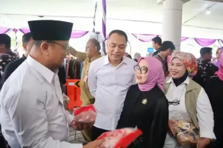 Garage Day Surabaya 2026 Salurkan 7.000 Paket Bantuan, Wali Kota Eri Cahyadi Tegaskan Semangat Berbagi di Bulan Ramadan Garage Day Surabaya 2026
